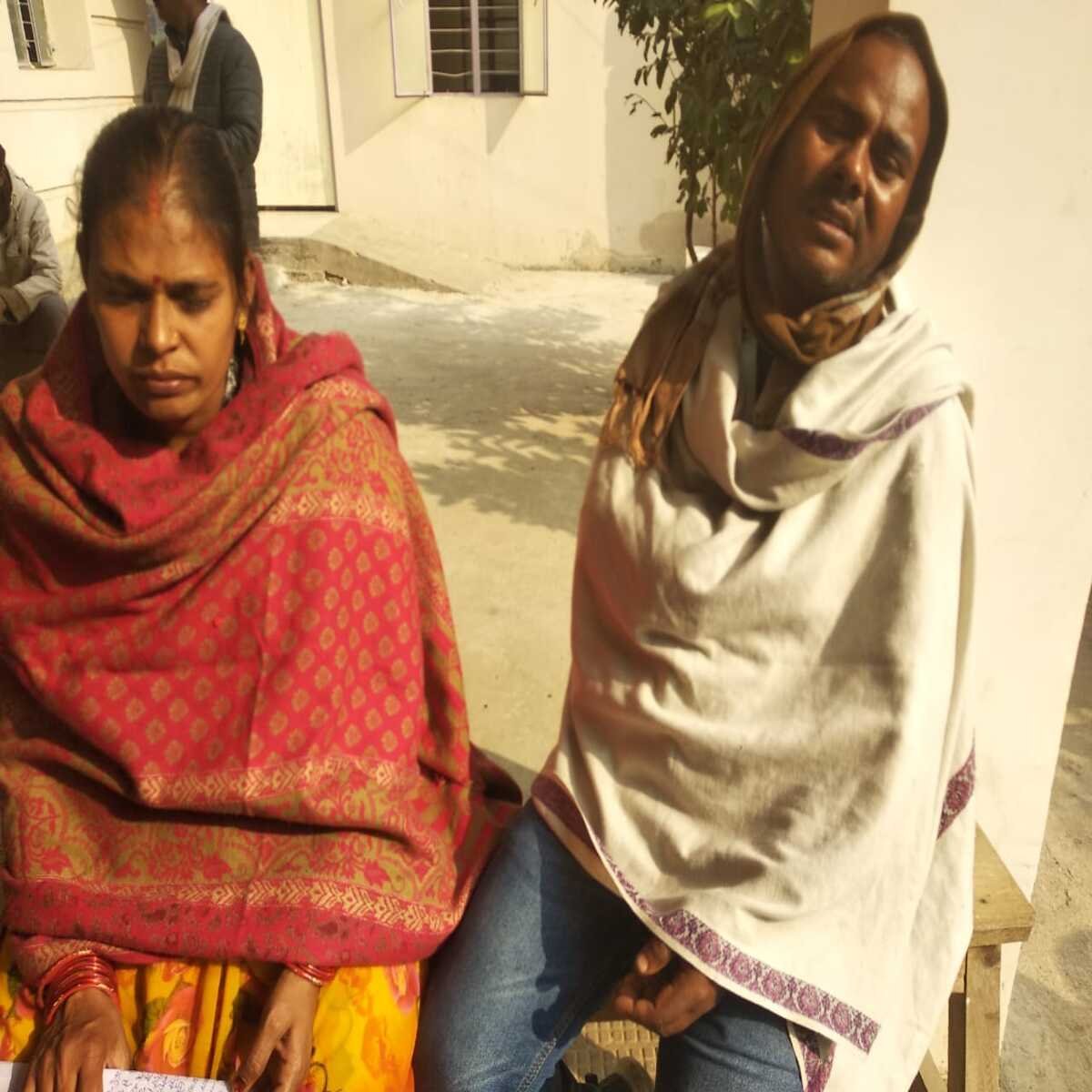चोरी के आरोप में तीन दिनों तक बंधक बनाकर की कर्मी की पिटाई,थाने में प्राथमिकी के लिए दिया आवेदन