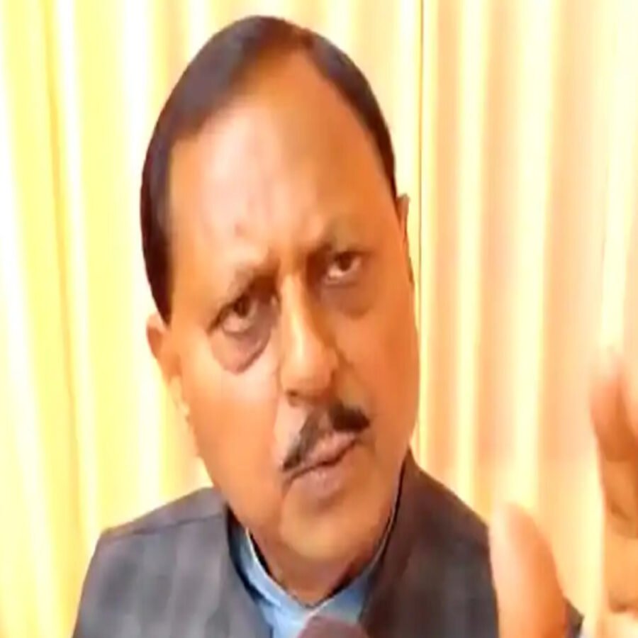 तकिया ओवर ब्रिज पर लगे लाइट को जलाने के लिए सांसद से किया मांग