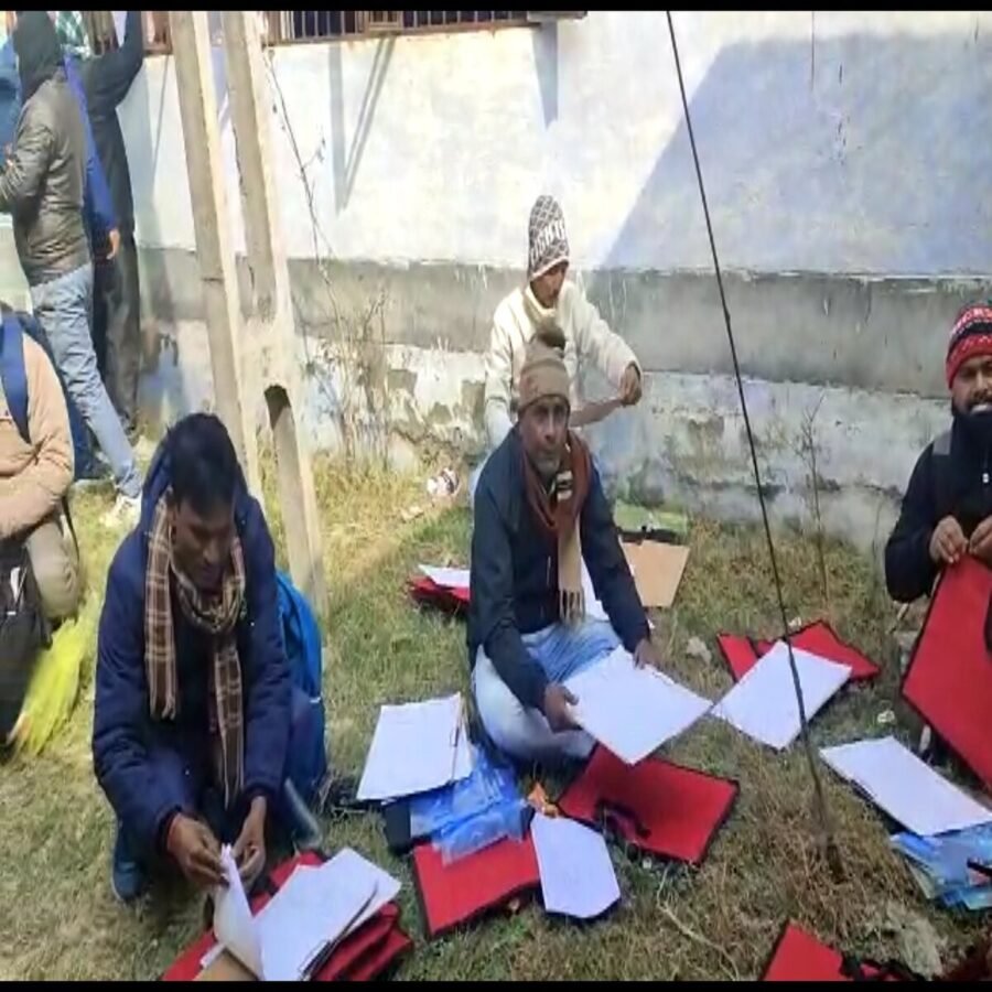 जातीय आधारित जनगणना के लिए किट का वितरण