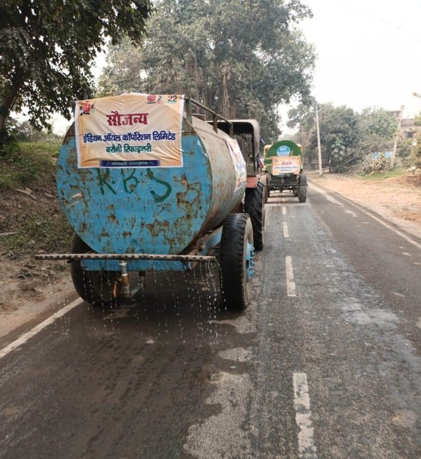  बरौनी रिफाइनरी ने विभिन्न सड़कों पर कराया पानी का छिड़काव