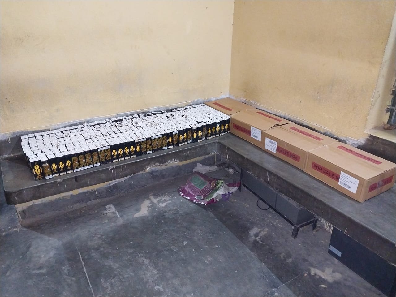 शिवसागर :- थाना क्षेत्र मे शराब को लेकर लगातार गिरफ्तारियों से इलाके मे शराब कारोबारी और शराब सेवन करने वालो के बीच हड़कंप मचा हूआ