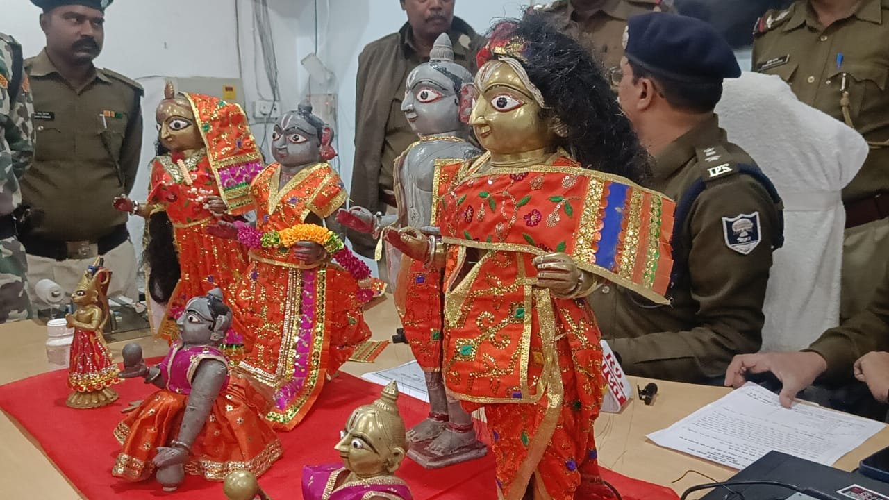 कोइलवर से करोड़ों रुपए मूल्य की अष्टधातु की 7 मूर्तियां बरामद