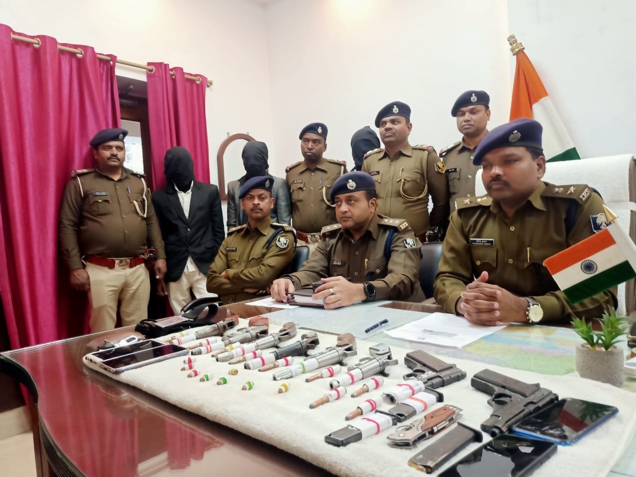 कार्रवाई: पिकअप वाहन से लूटपाट करते हथियार सहित रंगेहाथ गिरफ्तार हुए दो अपराधी