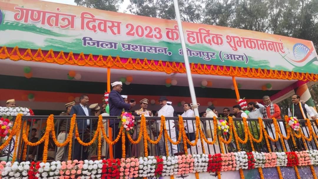 गणतंत्र दिवस पर भोजपुर में लहराया तिरंगा, डीएम ने वीर कुंवर सिंह मैदान और कुलपति ने वीकेएसयू में फहराया झंडा