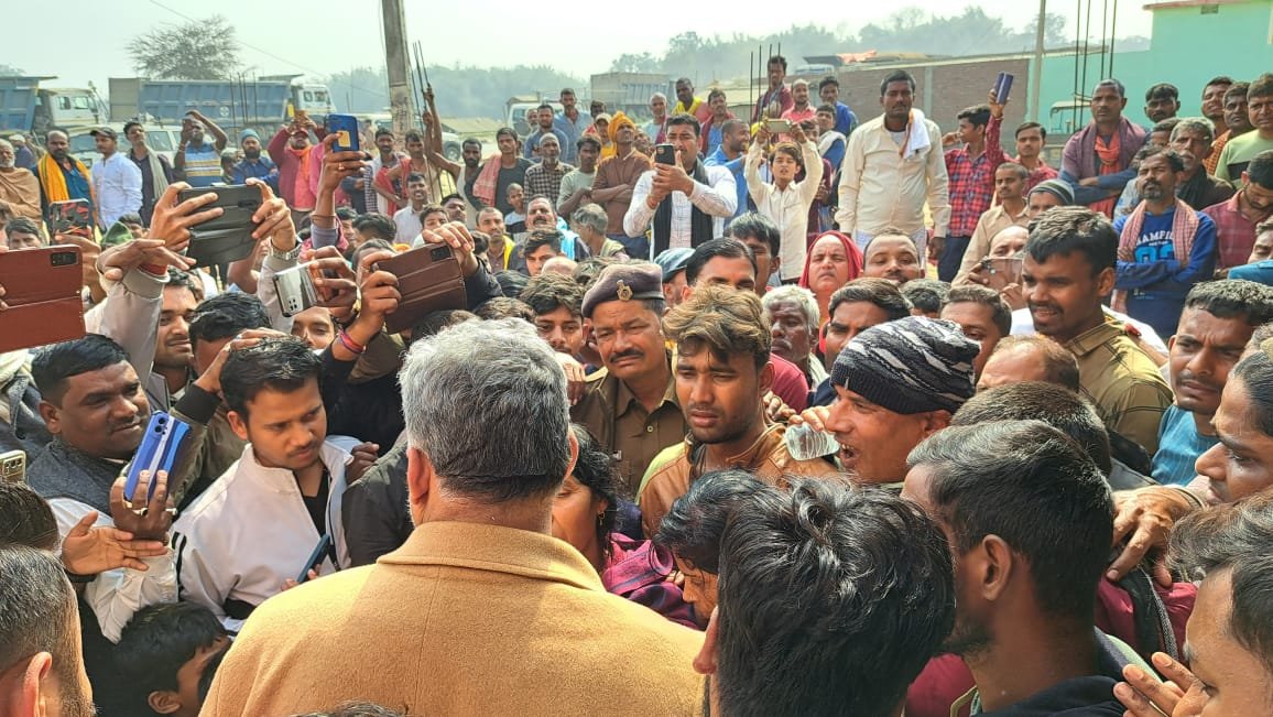 अभिषेक हत्या के बाद भटगामा पहुंचे जाप सुप्रीमों पप्पू यादव ने कहा कि उत्तम का मरना तेय है।