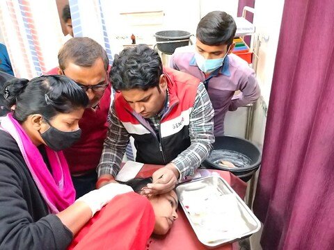छात्रा जीजा के भाई के साथ घर से निकली, बदमाशों ने बीच रास्ते में रोका, फिर…