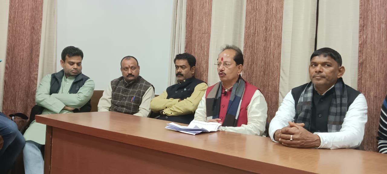 गुंडाराज स्थापित करने वालों की गोद में बैठे हैं नीतीश कुमार