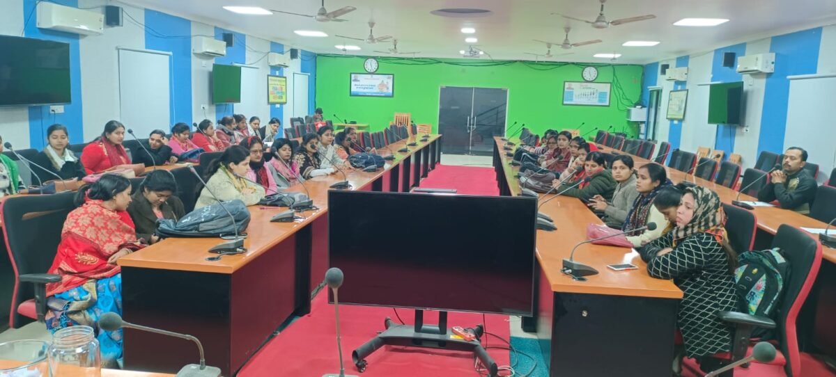 जिला पदाधिकारी ने किया फूल और पहुंच पथ निर्माण कार्य का औचक निरीक्षण