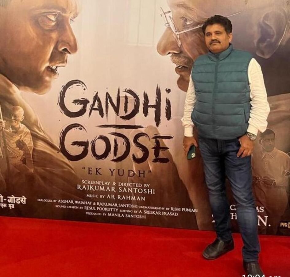 संघर्ष से लिखी सफलता की कहानी झूलन प्रसाद गुप्ता बॉलीवुड में शानदार शुरुआत  
