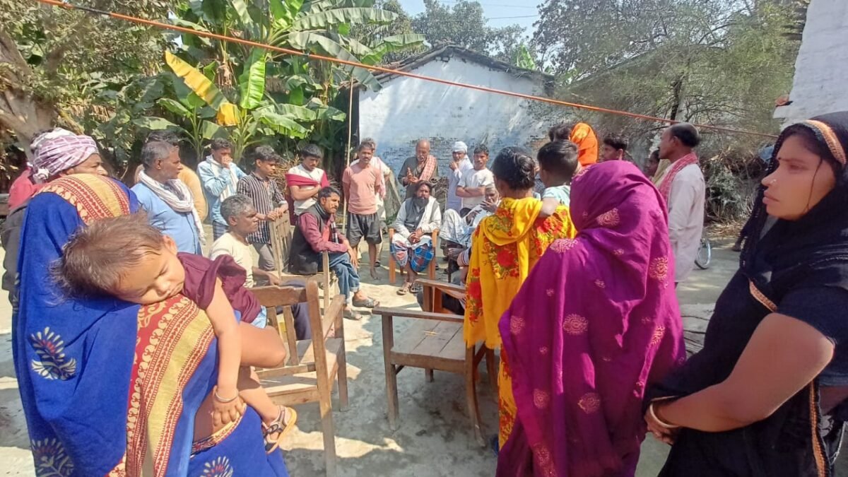 उजाड़ने से पहले भूमिहीनों को जमीन, पर्चा, आवास देकर बसाने की व्यवस्था करे 
