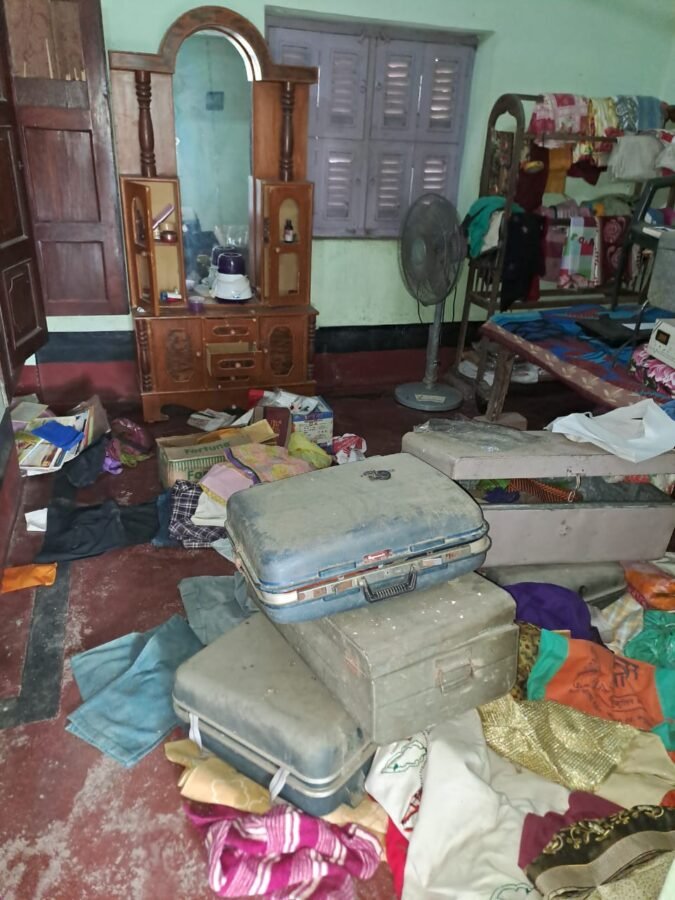 अज्ञात चोरों ने साहेबपुरकमाल में किया दस लाख की संपत्ति पर हाथ साफ