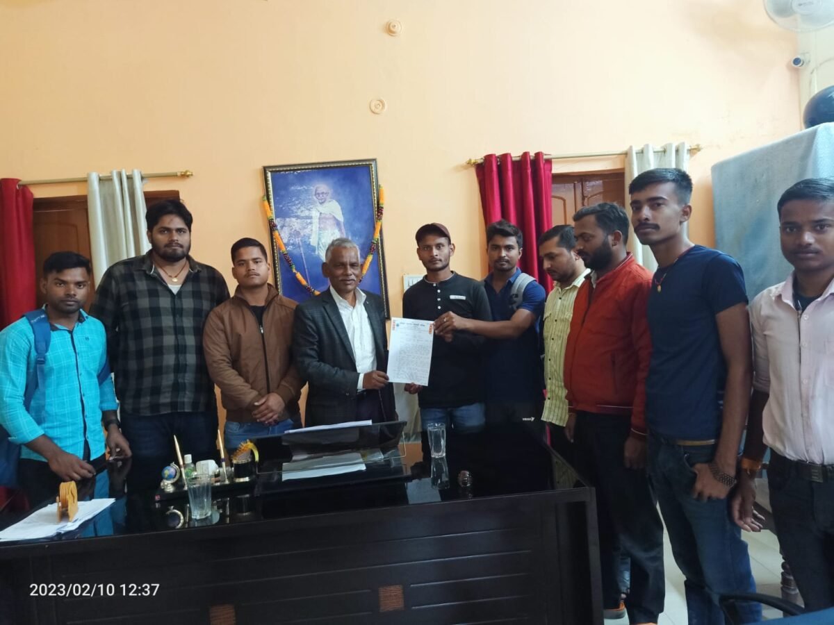 विभिन्न मांगों को लेकर एबीवीपी ने जीडी कॉलेज के प्राचार्य को सौंपा ज्ञापन