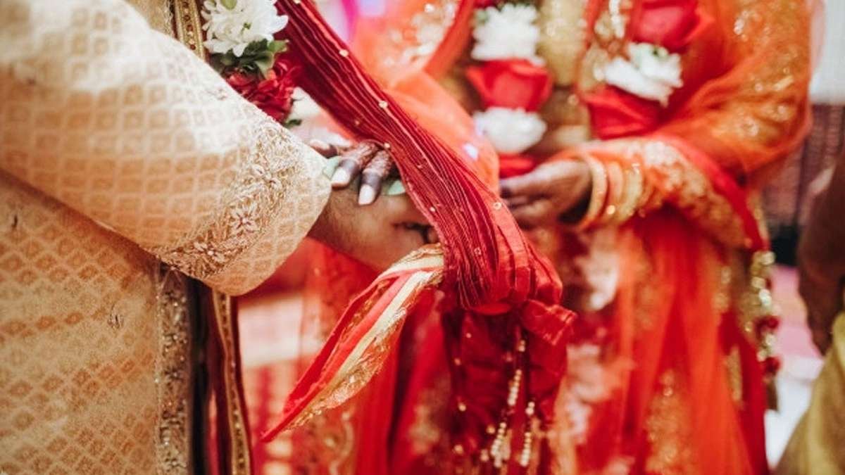बिहार: शादी के मंडप में दूल्हा-दुल्हन के बीच चले जमकर लात और घूसे, कई लोग घायल!