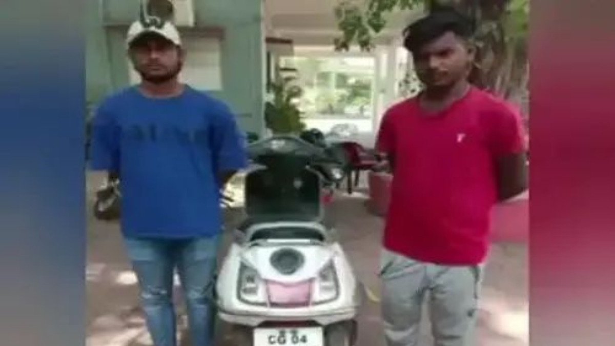 OMG: चलती स्कूटी में गर्लफ्रेंड-बॉयफ्रेंड को रोमांस करना पड़ा भारी, पुलिस ने ठोंका साढ़े 12 हजार का जुर्माना