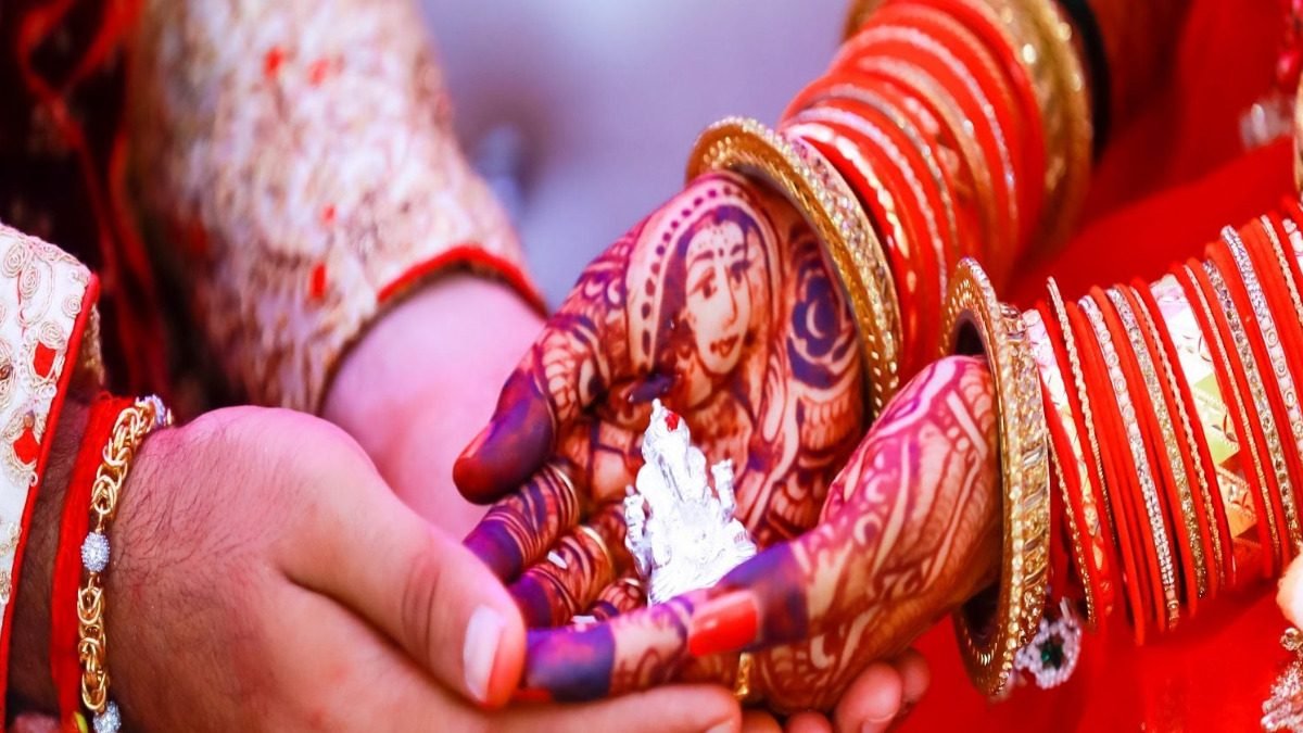 OMG: डीजे पर डांस को लेकर आपस में भिड़े दूल्हा-दुल्हन, फिर लड़की ने शादी से किया इनकार