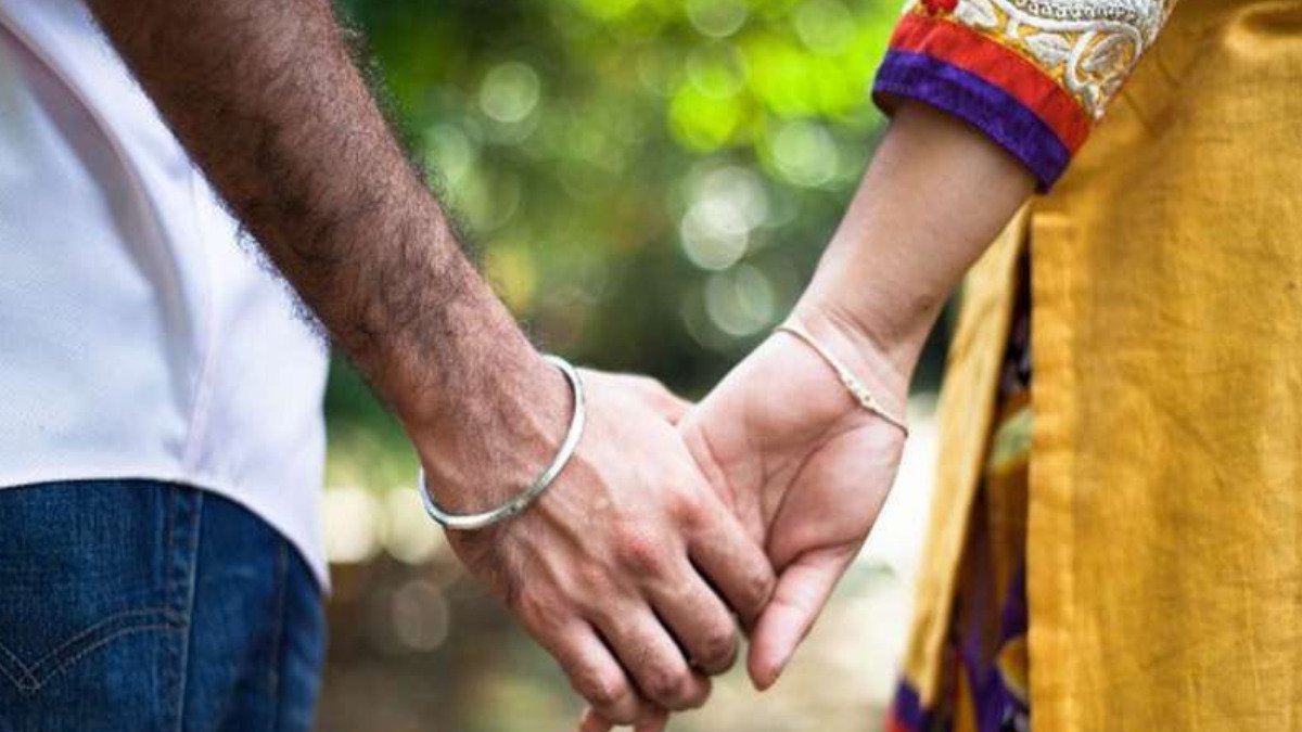 OMG: स्कूल की फीस और जेवरात लेकर भागी मां, पति को फोन कर कहा- बच्चों के लिए नई मॉम ढूंढ लेना