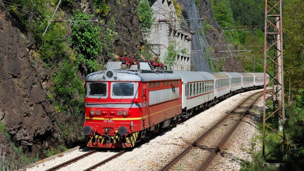 Indian Railways: इंडियन रेलवे के शराब को लेकर बनाया नया नियम, यात्रियों की हो गई बल्ले-बल्ले!