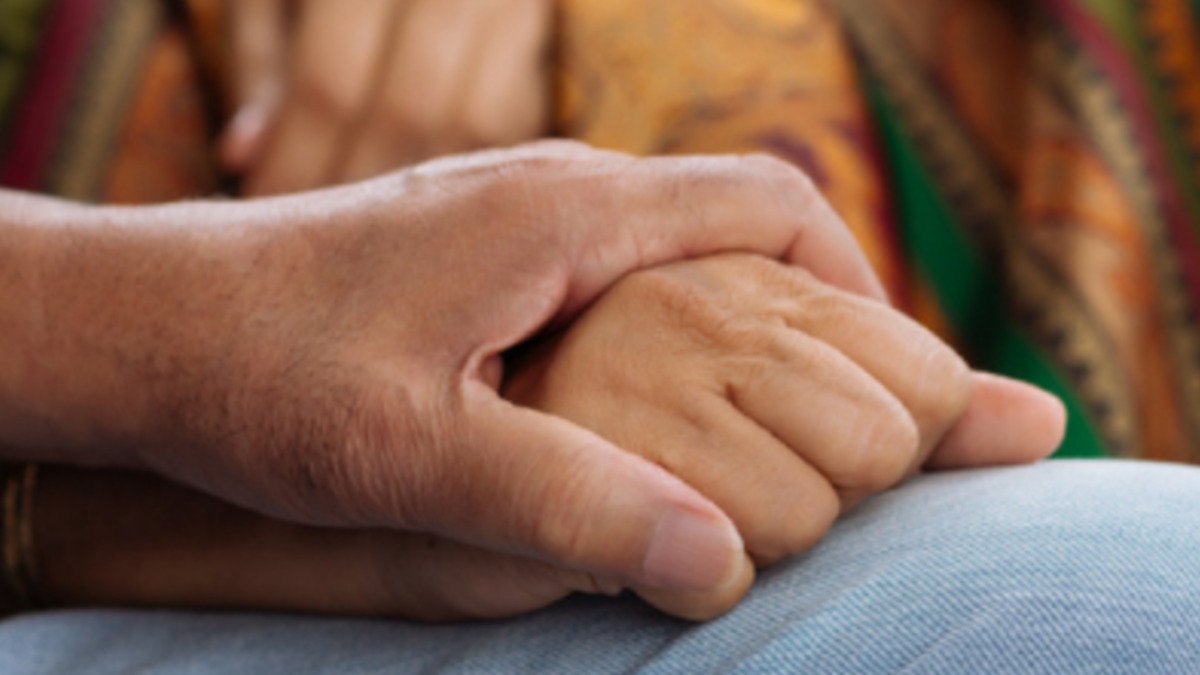 बिहार में गुरु शिष्य का रिश्ता हुआ शर्मसार, छात्रा के संग बंद कमरे में टीचर लड़ा रहा था इश्क!