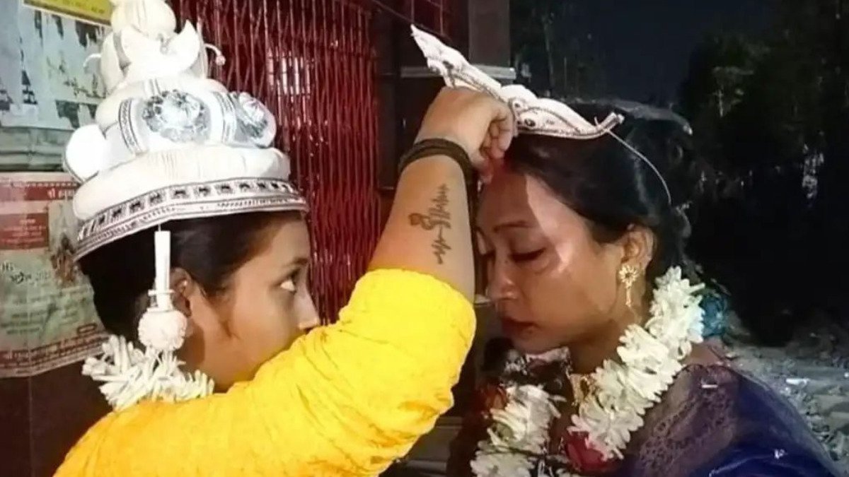 पति से तलाक लेकर महिला ने लड़की दोस्त से की शादी, मचा बवाल