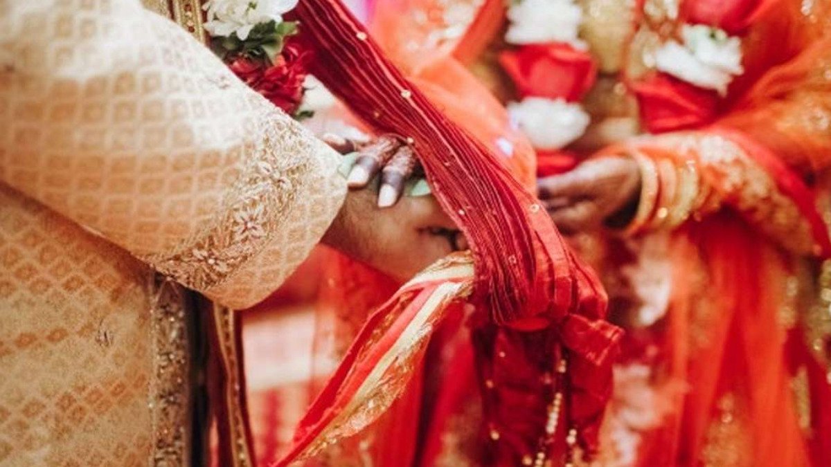 बारात में दूल्हे को देख भड़की दुल्हन, शादी से किया इनकार, कहा – कुंवारी रहूंगी लेकिन….