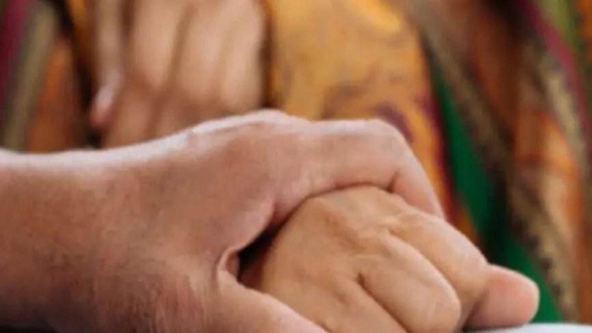 बिहार: गेराज में काम करने वाले युवक के प्यार में पागल हुई शादीशुदा महिला, पति को चकमा देकर घर से भागी!