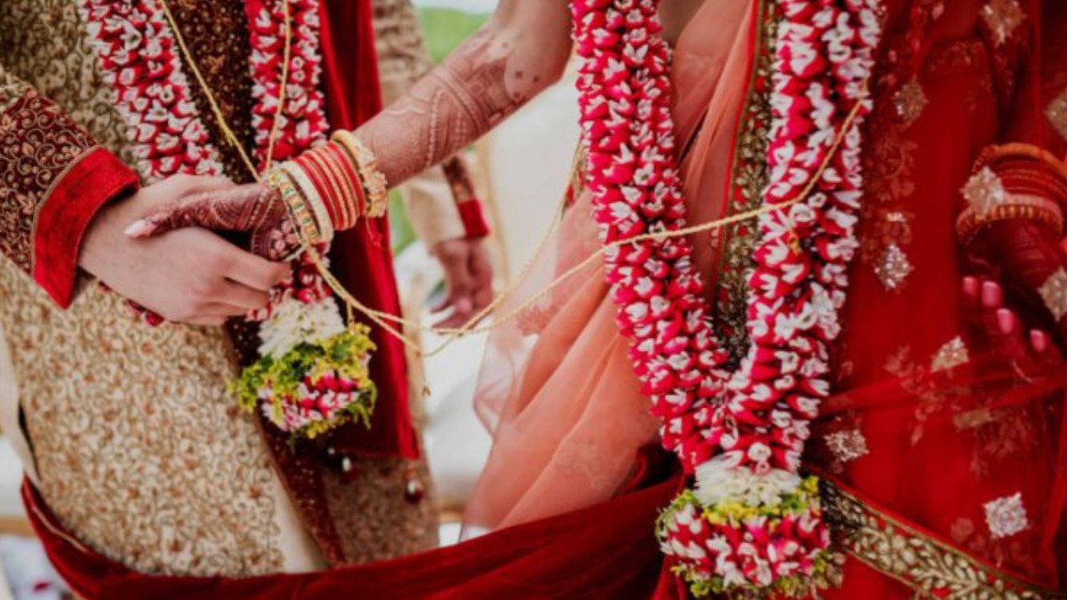 7 फेरों के बाद पिता ने दामाद के सामने रखी अजीबोगरीब शर्ते, कहा: मेरी बेटी कभी संबंध नहीं बनाएगी..