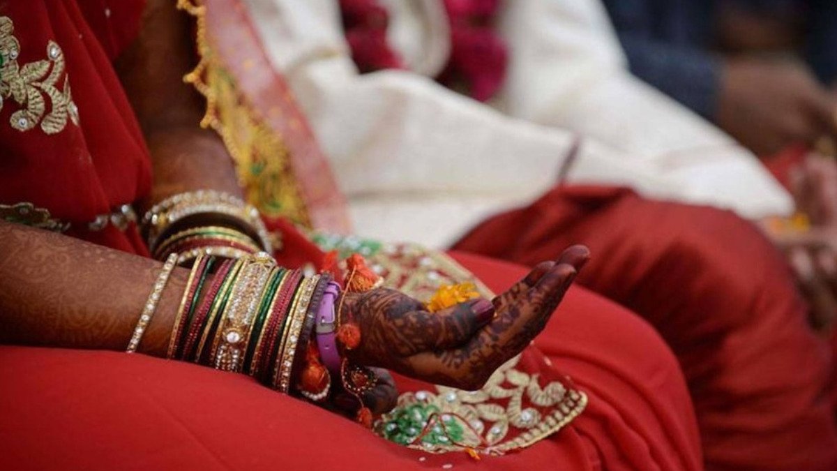 बिहार: घरवाली और बाहरवाली के चक्कर में फंसा पति, पुलिस ने हवालात में दो बच्चों के पिता की निकाली हवा