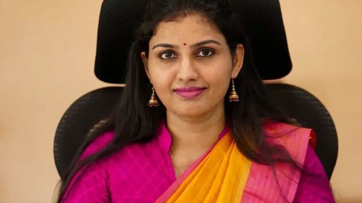 Success Story : कुछ ही महीने की तैयारी में सर्जन से बनीं IAS अफसर, पहले प्रयास में मिली सफलता