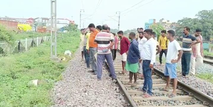 कैमूर में ट्रेन की चपेट में आने से दो दोस्तों की मौत-