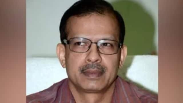 केके पाठक का नया फरमान, हेडमास्टर 20 रुपए में बेचेंगे अब खाली बोरे!पैसा होगा सरकारी खाते में जमा।
