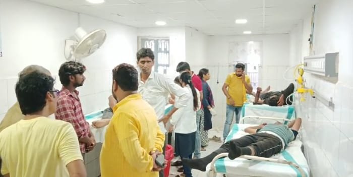 दो बाइकों की टक्कर में तीन घायल,दो रेफर