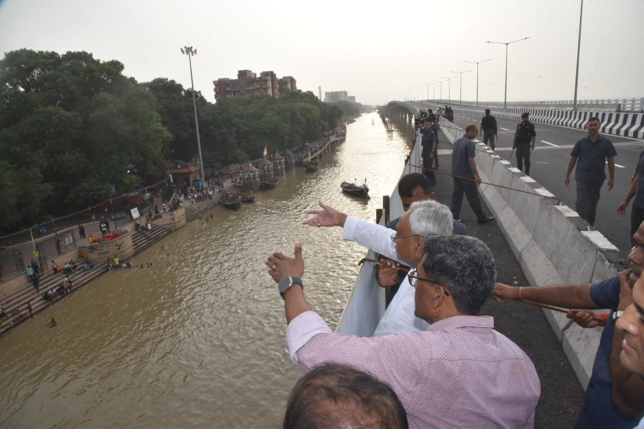 मुख्यमंत्री ने लोहिया पथ चक्र के शेष निर्माणाधीन कार्यों का किया निरीक्षण