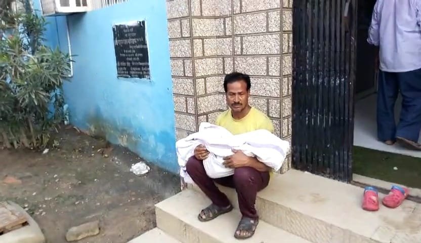 घरेलू  विवाद में पत्नी ने खुद के साथ दो मासूम बच्चियों को भी खिलाया जहर, बच्चियों कि मौत