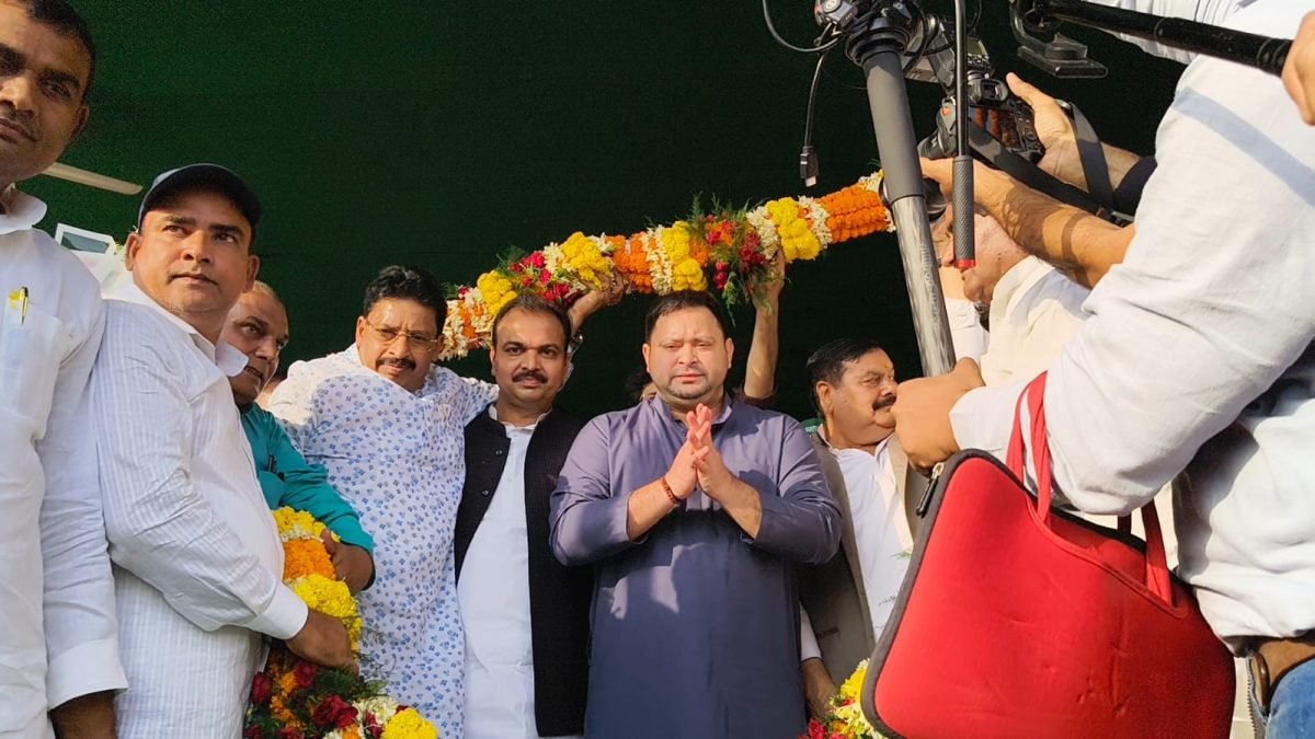 औरंगाबाद में तेजस्वी यादव का सरकार पर हमला, अशोक सिंह राजद में शामिल
