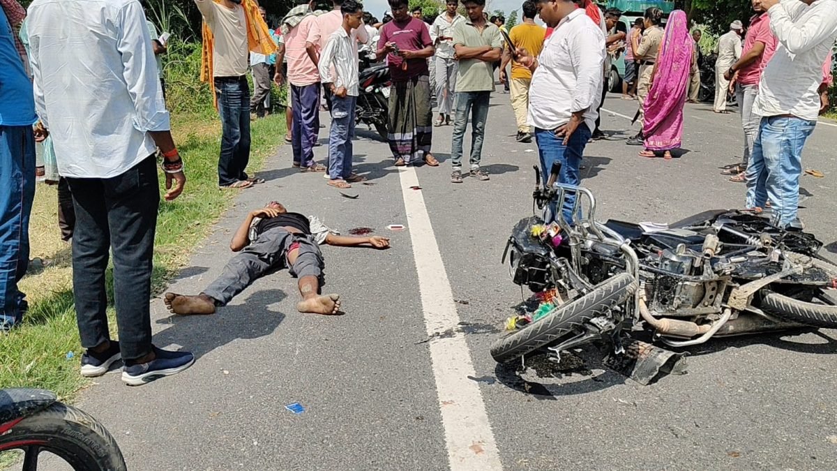 ट्रक-बाइक की आमने-सामने टक्कर में तीन युवकों की मौत, एक ही गांव के थे मृतक