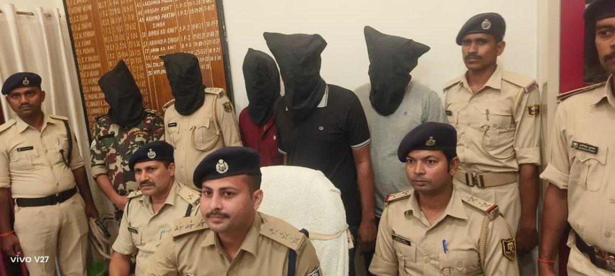 शिवसागर में लूट की योजना बनाते पांच गिरफ्तार, फर्जी पुलिस आईडी और हथियार बरामद